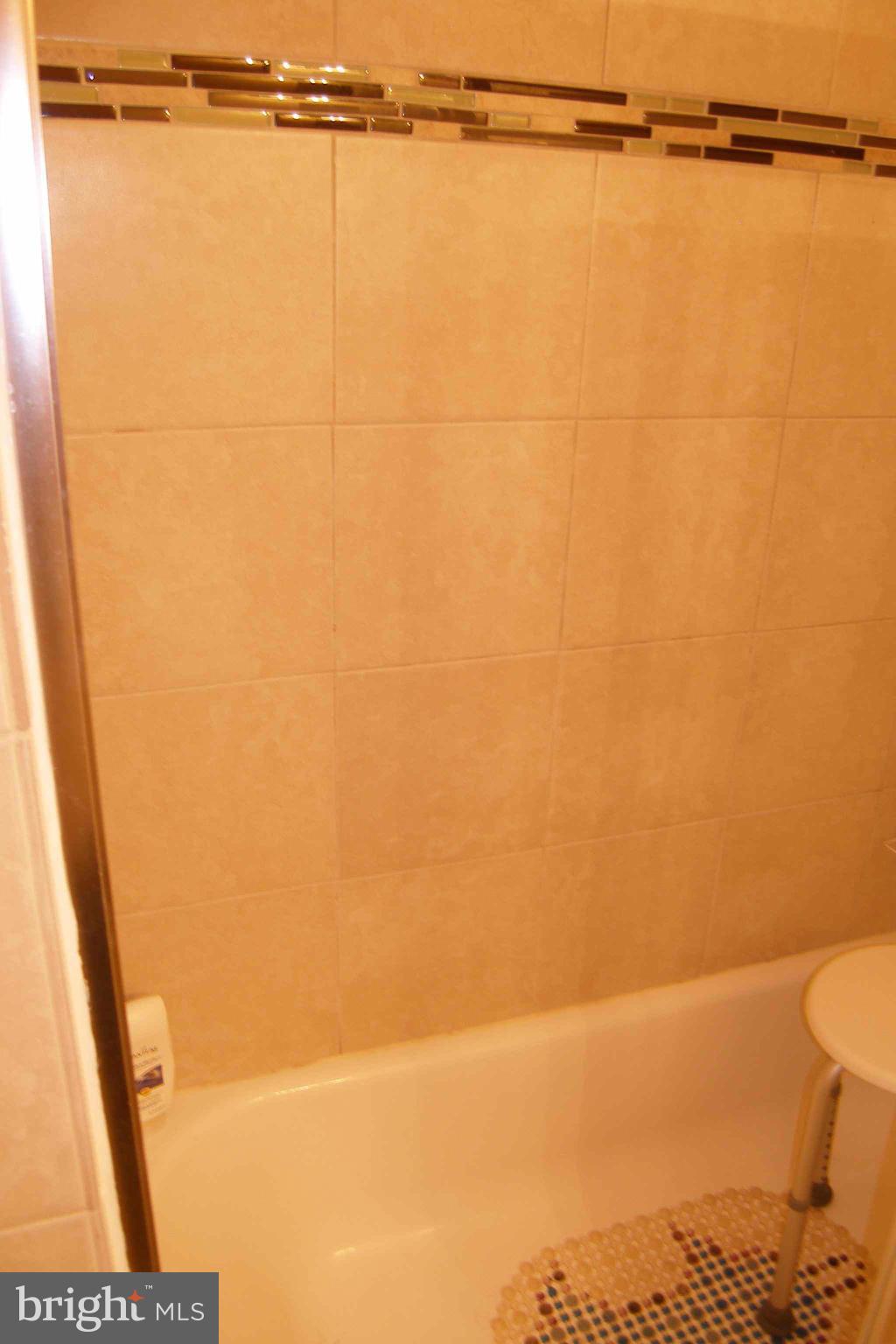 SHADY GROVE VILLAGE - Residential Lease