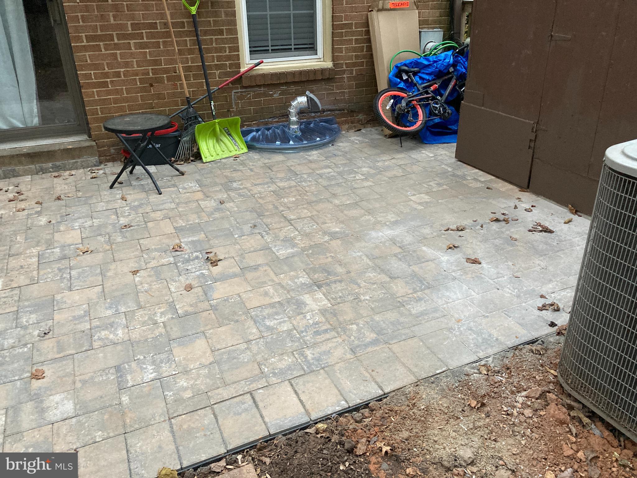 SHADY GROVE VILLAGE - Residential Lease