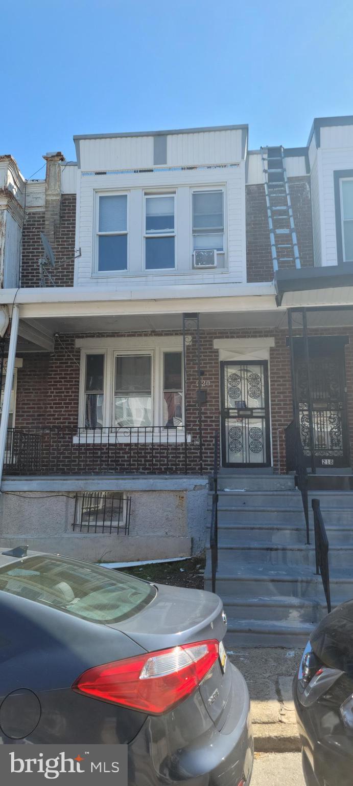 220 E Garrett St, Philadelphia, PA 19119 is a charming 3-bedroom, 1-bathroom townhouse nestled in the
heart of East Mount Airy. Built in 1921, this 1,200 sq ft home offers a blend of historic character and
modern updates, making it an ideal choice for first-time buyers or investors seeking a property in a
desirable neighborhood.