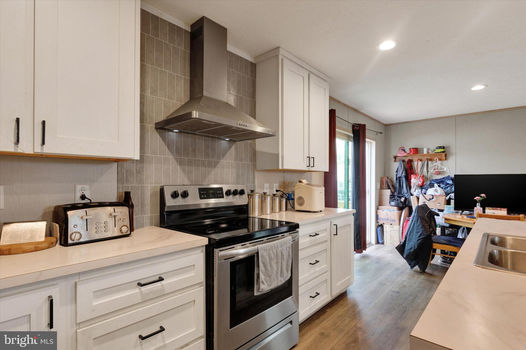 LOG CABIN MHP - Residential