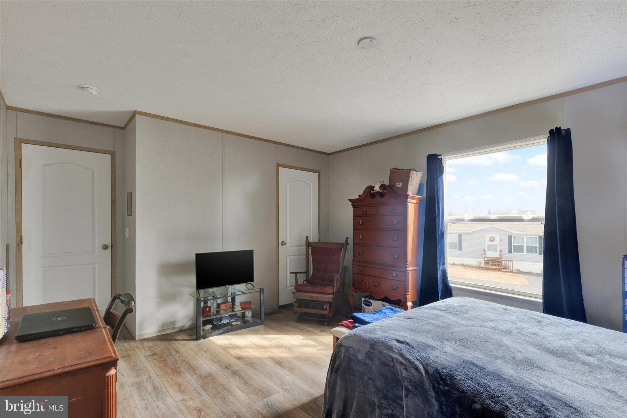 LOG CABIN MHP - Residential