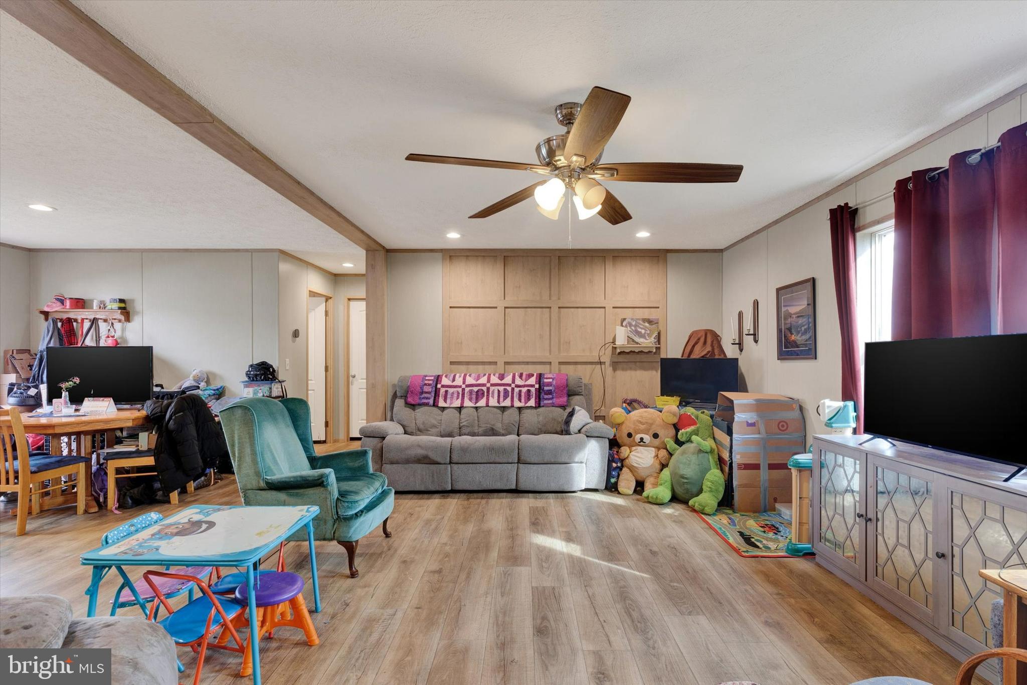 LOG CABIN MHP - Residential