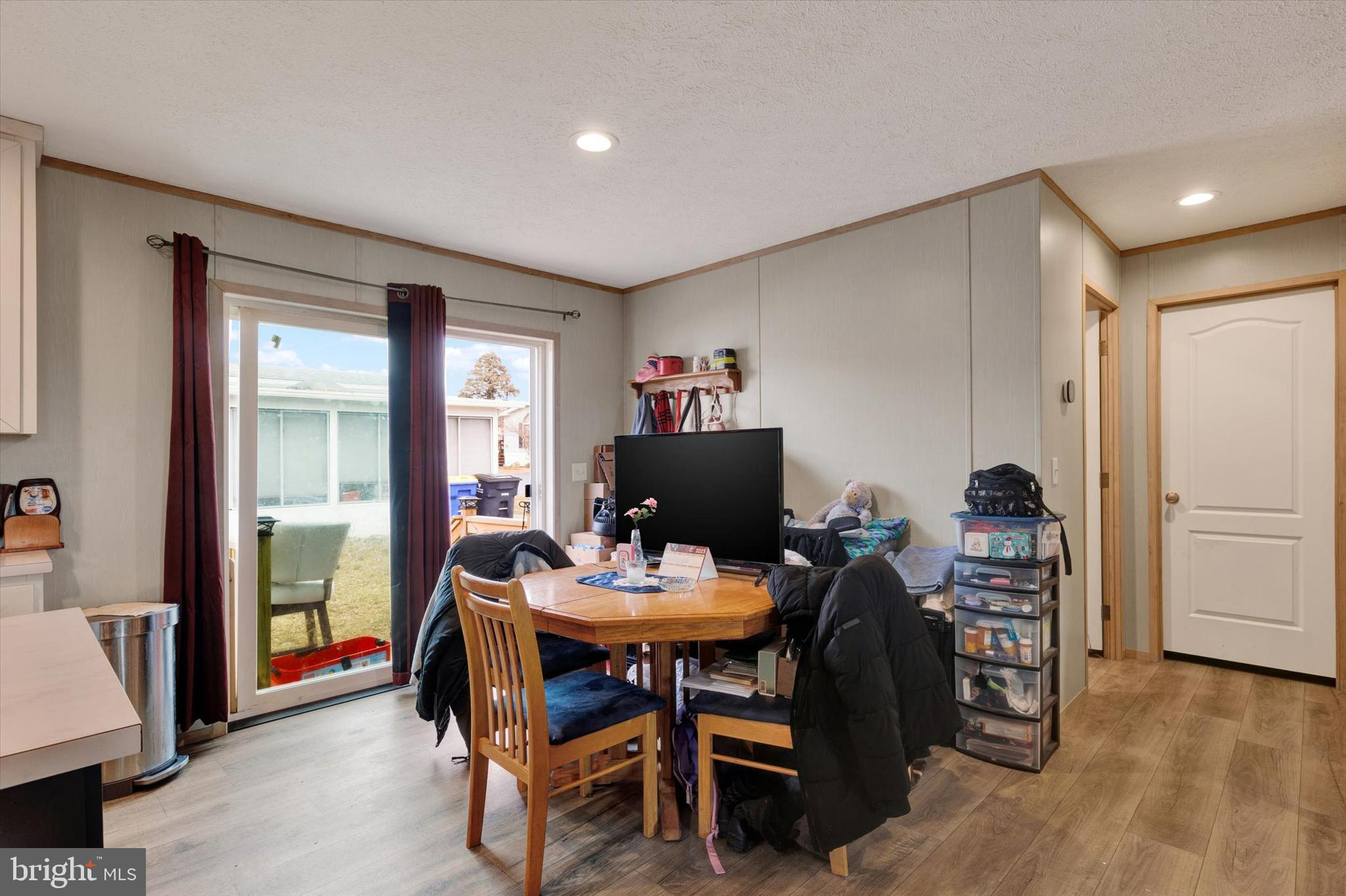 LOG CABIN MHP - Residential