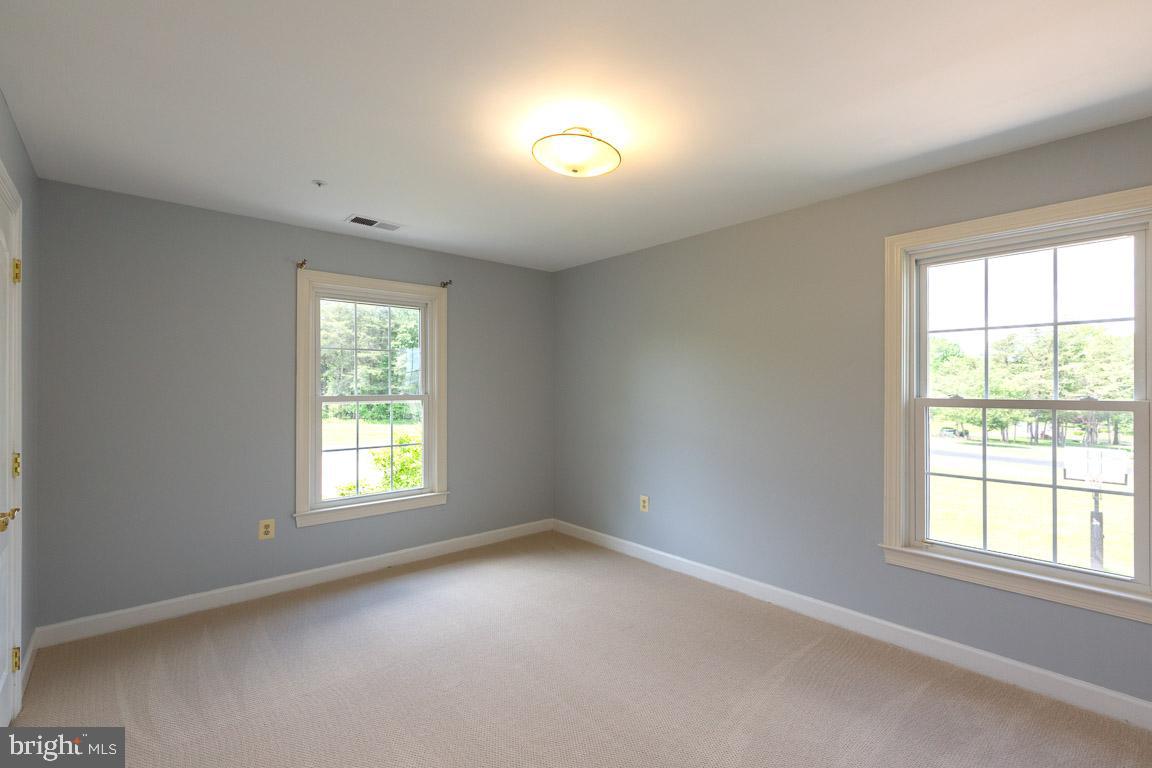 VIRGINIA RUN THE ESTATES - Residential