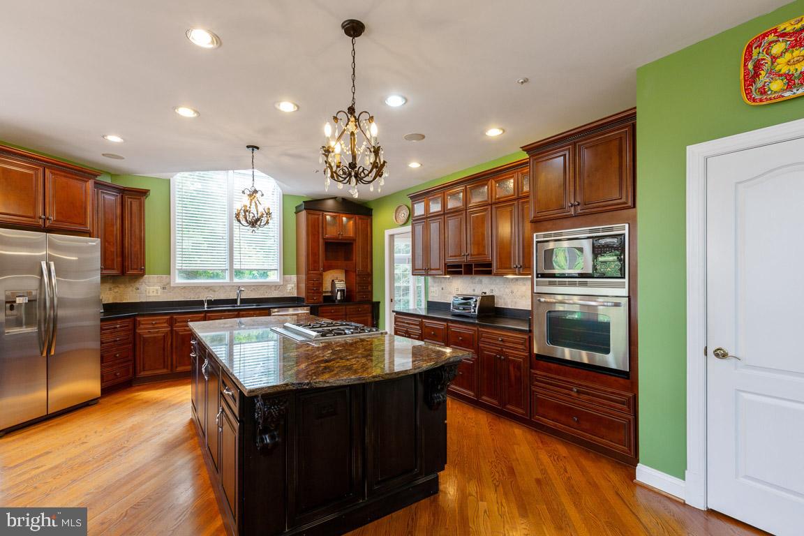 VIRGINIA RUN THE ESTATES - Residential