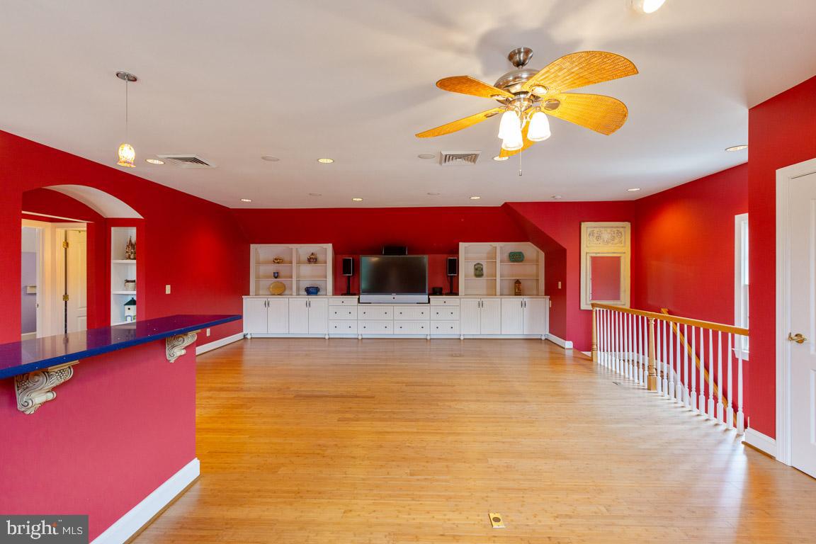 VIRGINIA RUN THE ESTATES - Residential