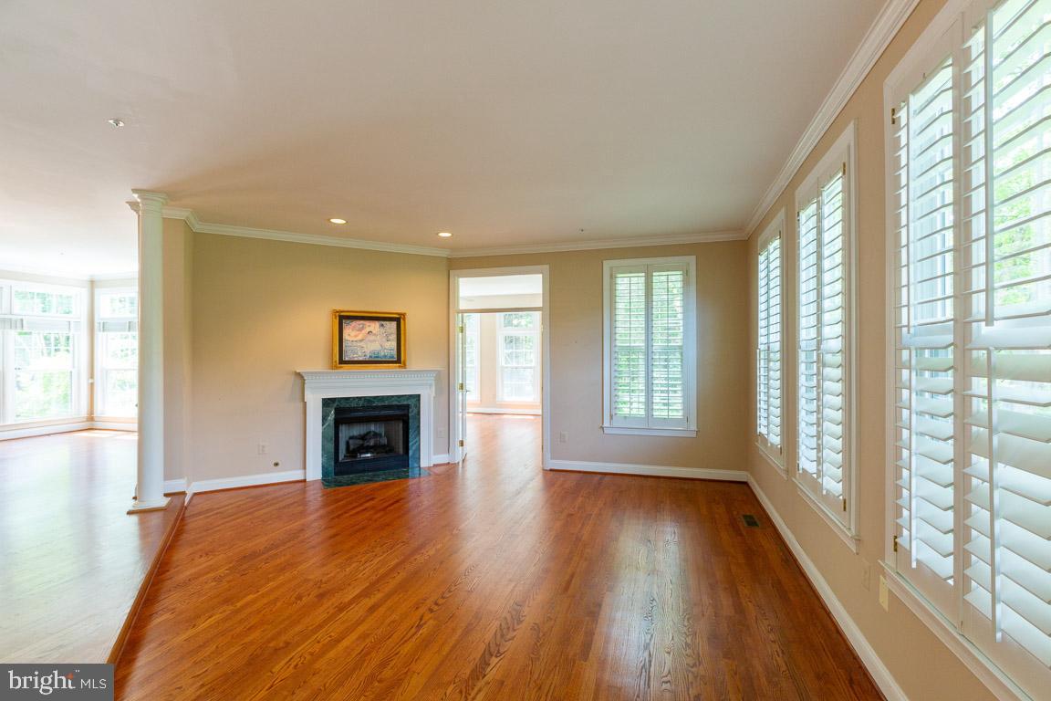 VIRGINIA RUN THE ESTATES - Residential