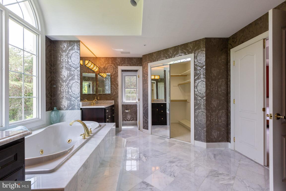 VIRGINIA RUN THE ESTATES - Residential