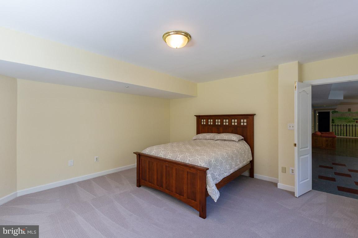 VIRGINIA RUN THE ESTATES - Residential