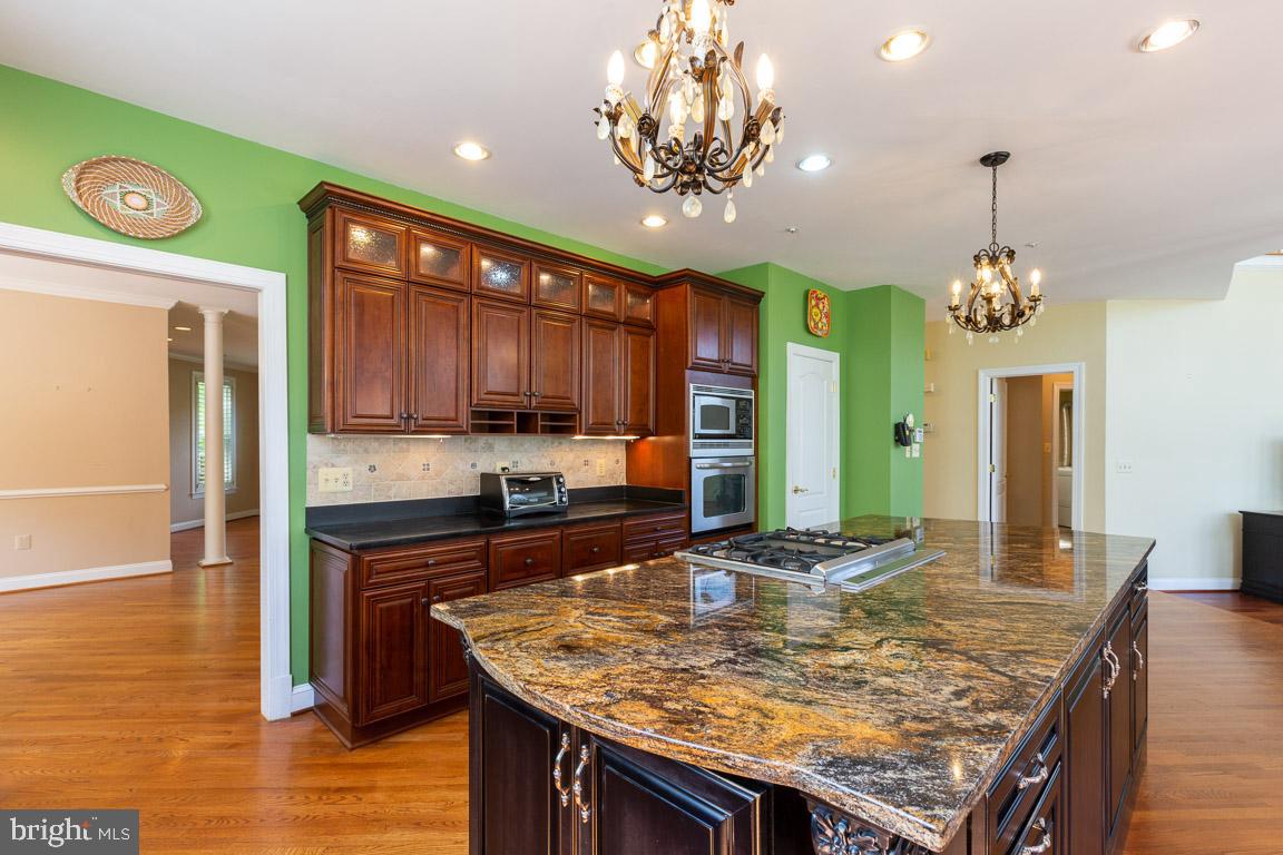 VIRGINIA RUN THE ESTATES - Residential