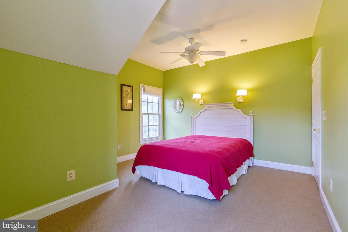 VIRGINIA RUN THE ESTATES - Residential