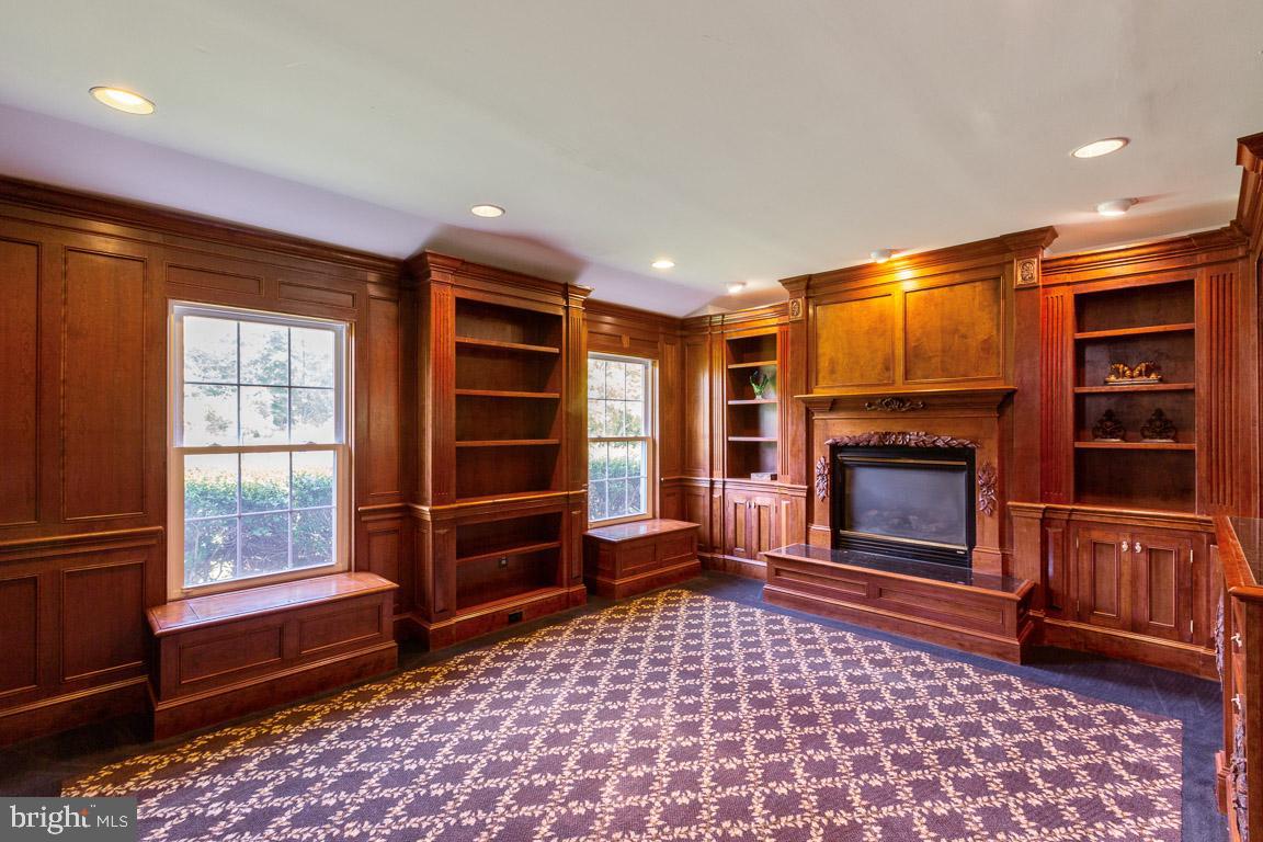 VIRGINIA RUN THE ESTATES - Residential