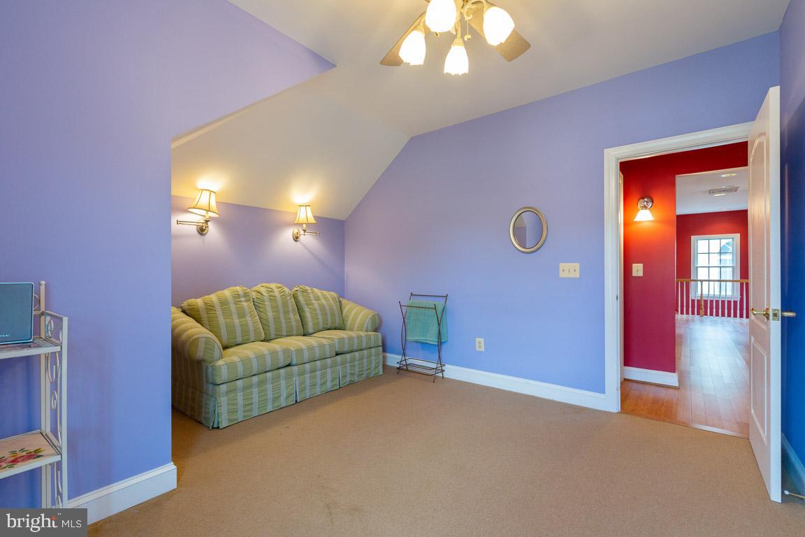 VIRGINIA RUN THE ESTATES - Residential