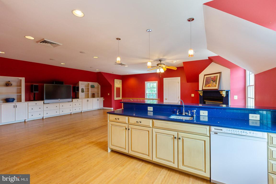 VIRGINIA RUN THE ESTATES - Residential