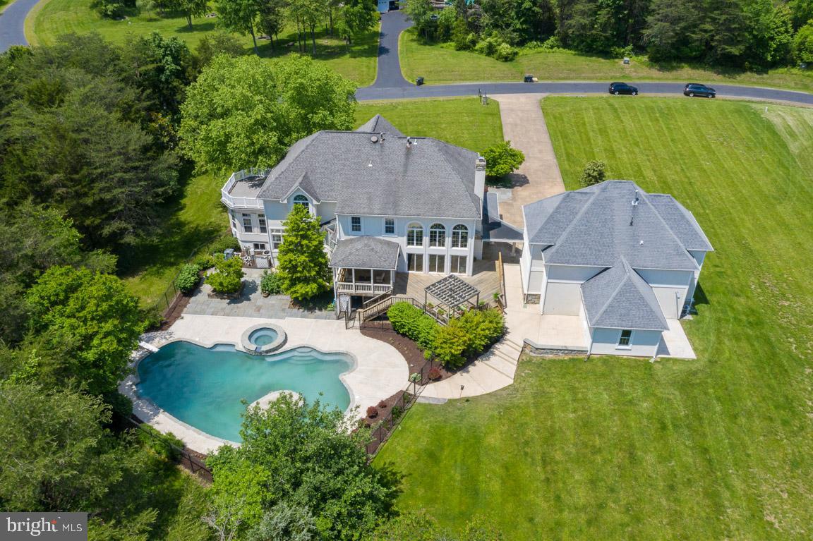 VIRGINIA RUN THE ESTATES - Residential