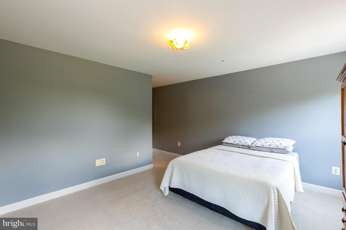 VIRGINIA RUN THE ESTATES - Residential