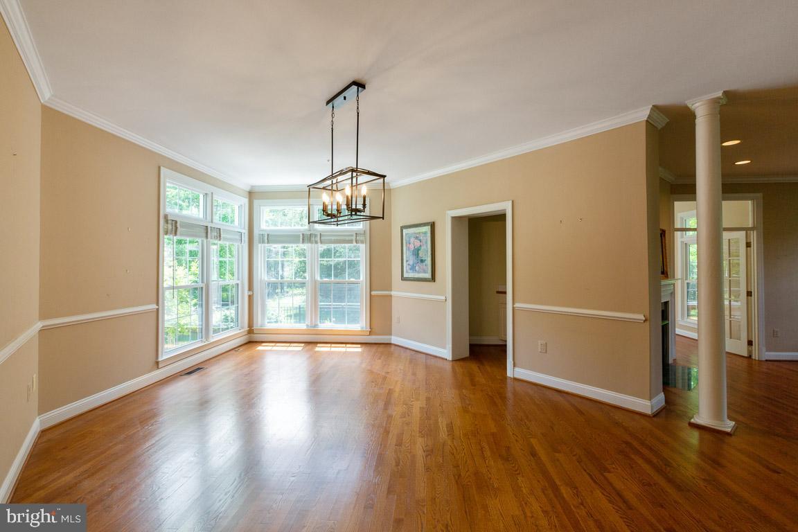 VIRGINIA RUN THE ESTATES - Residential