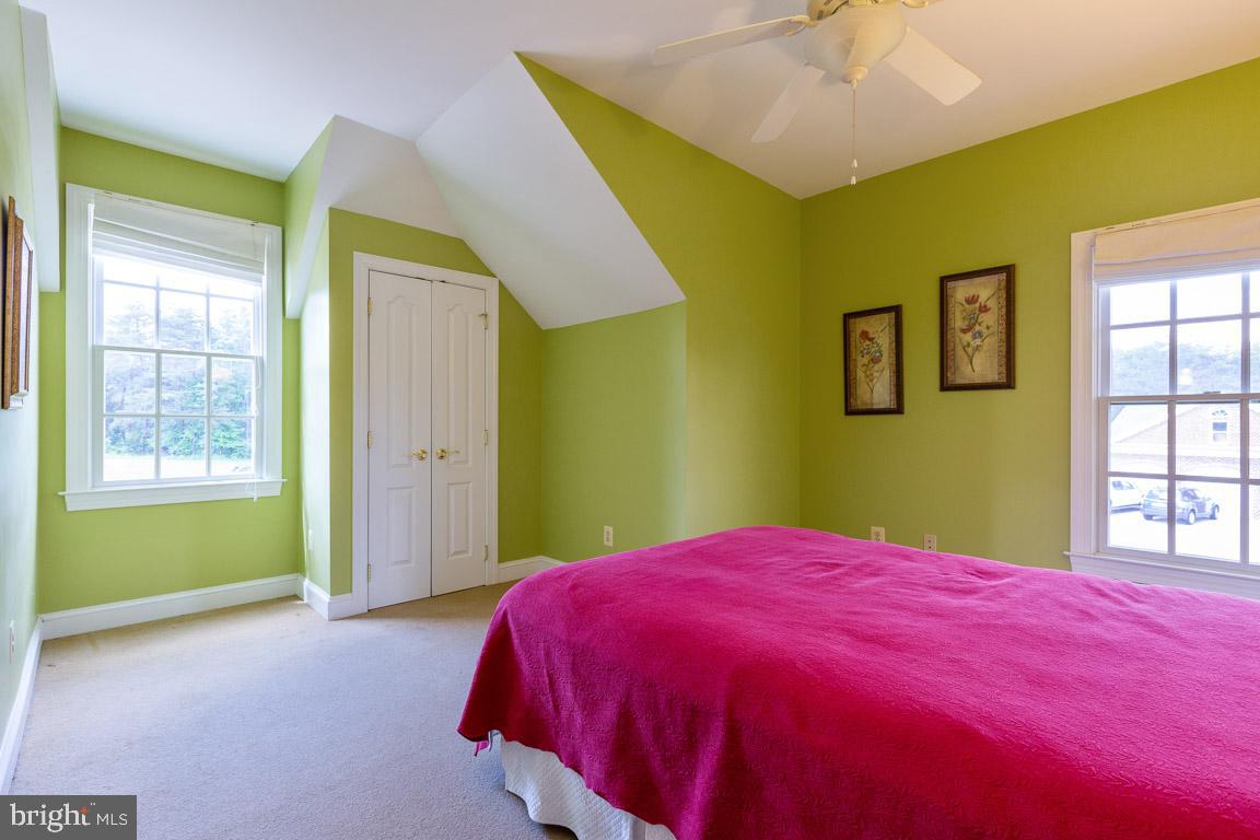 VIRGINIA RUN THE ESTATES - Residential