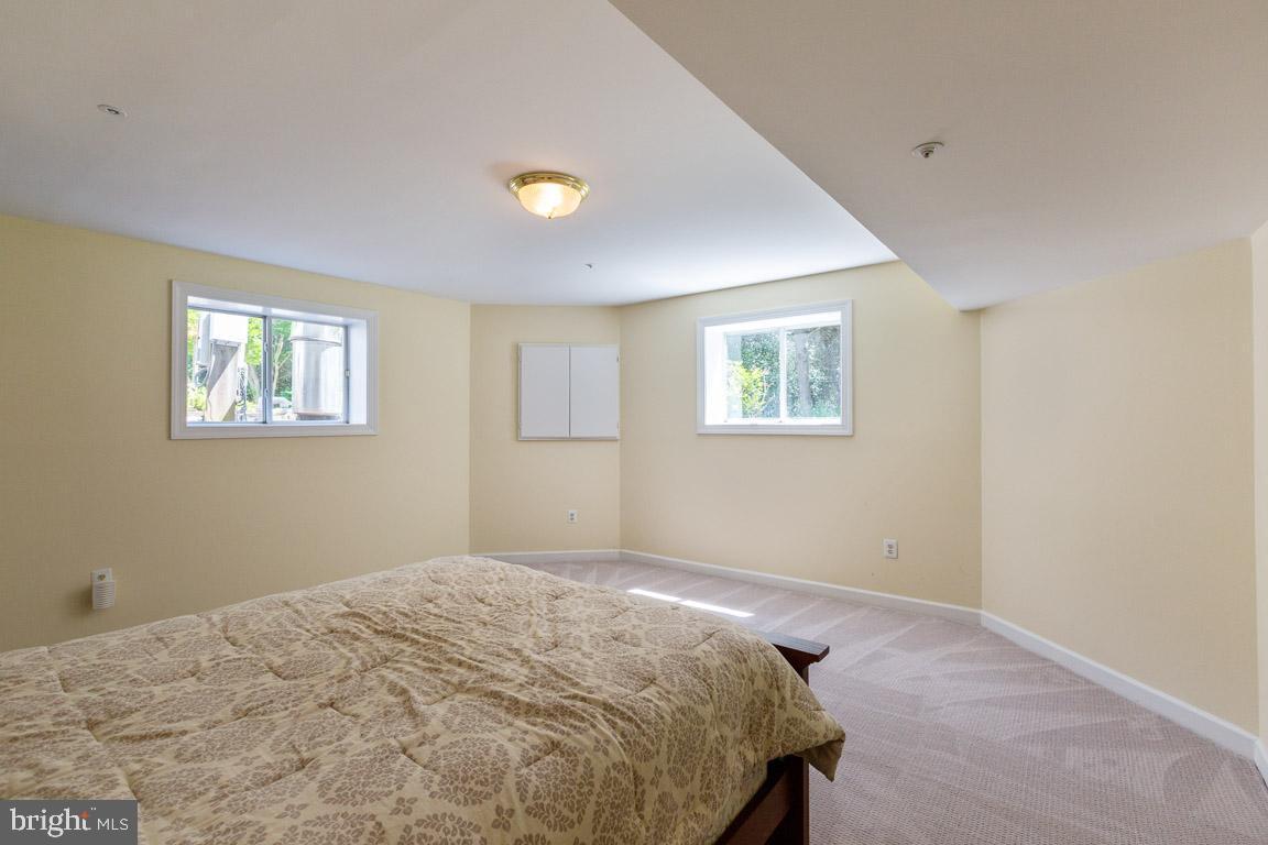 VIRGINIA RUN THE ESTATES - Residential