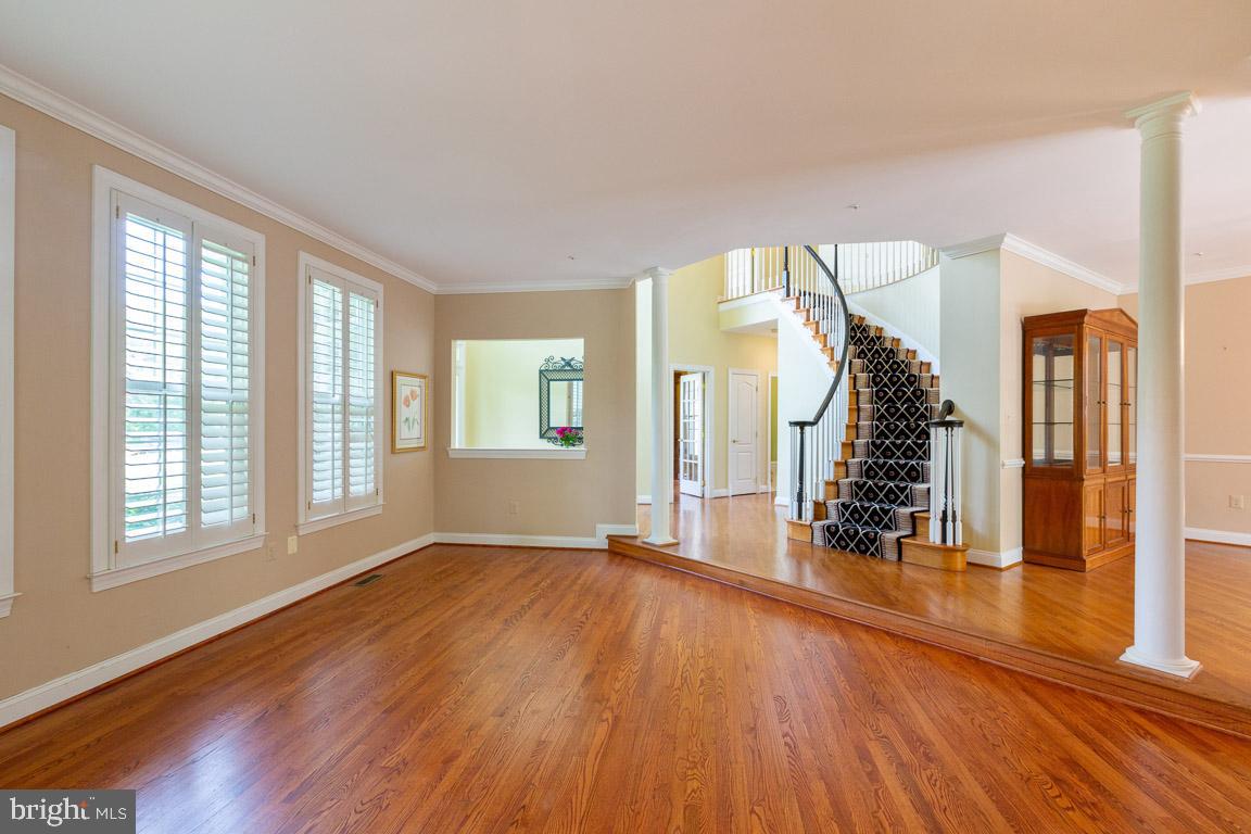 VIRGINIA RUN THE ESTATES - Residential