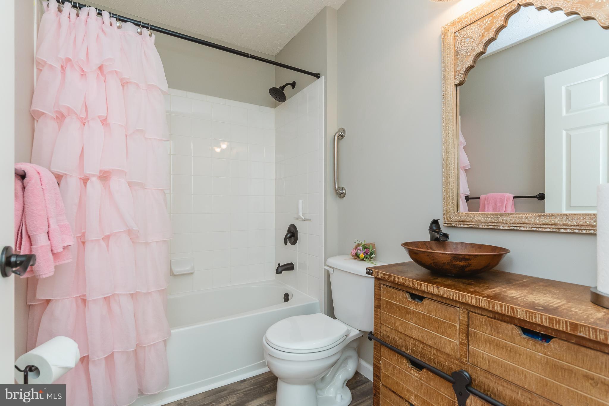 HOLLY WOODS - Residential