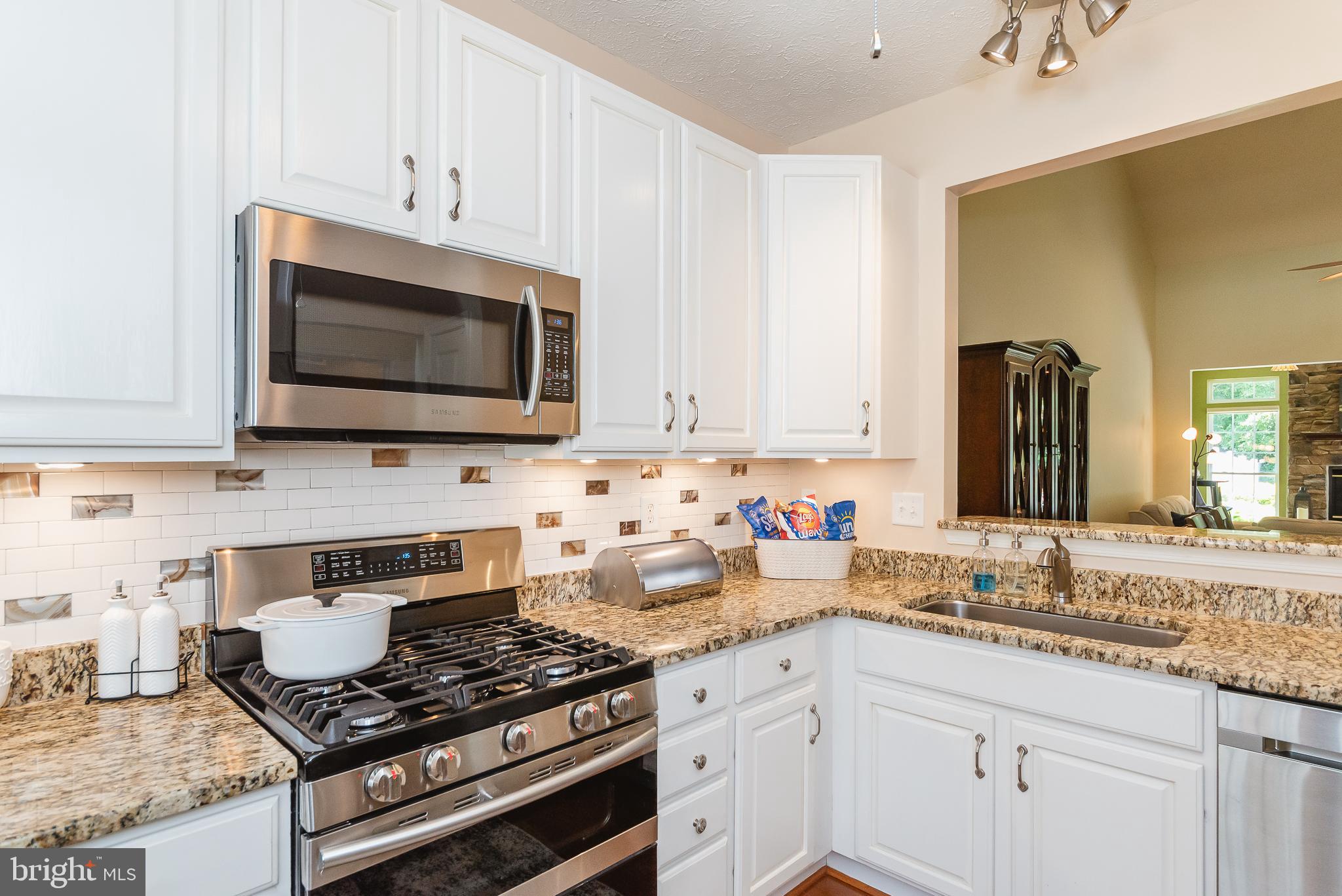 HOLLY WOODS - Residential