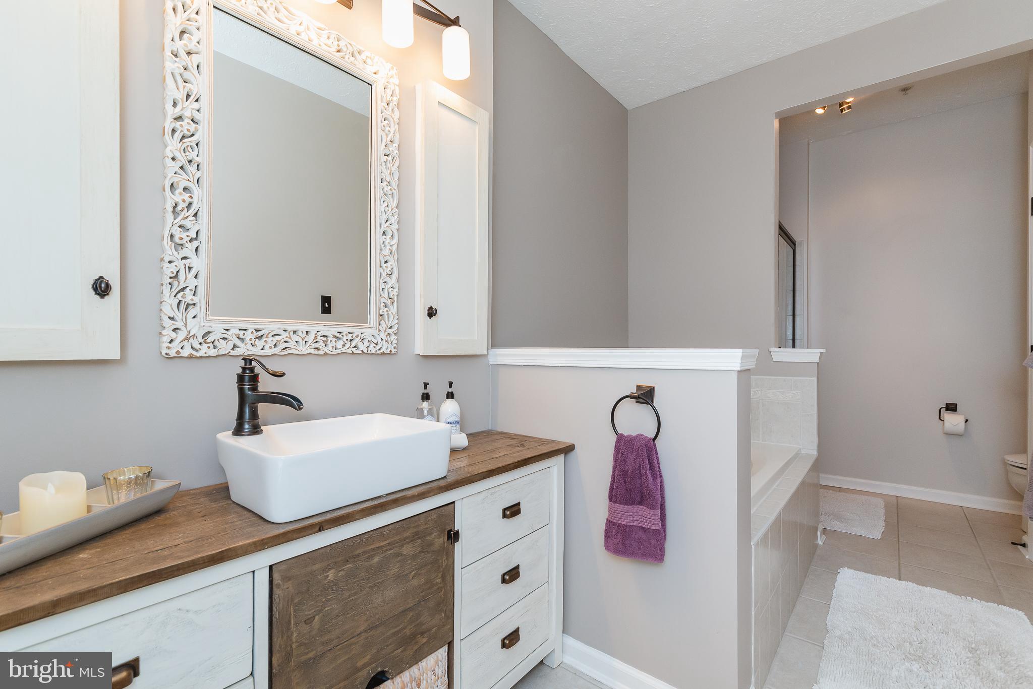 HOLLY WOODS - Residential