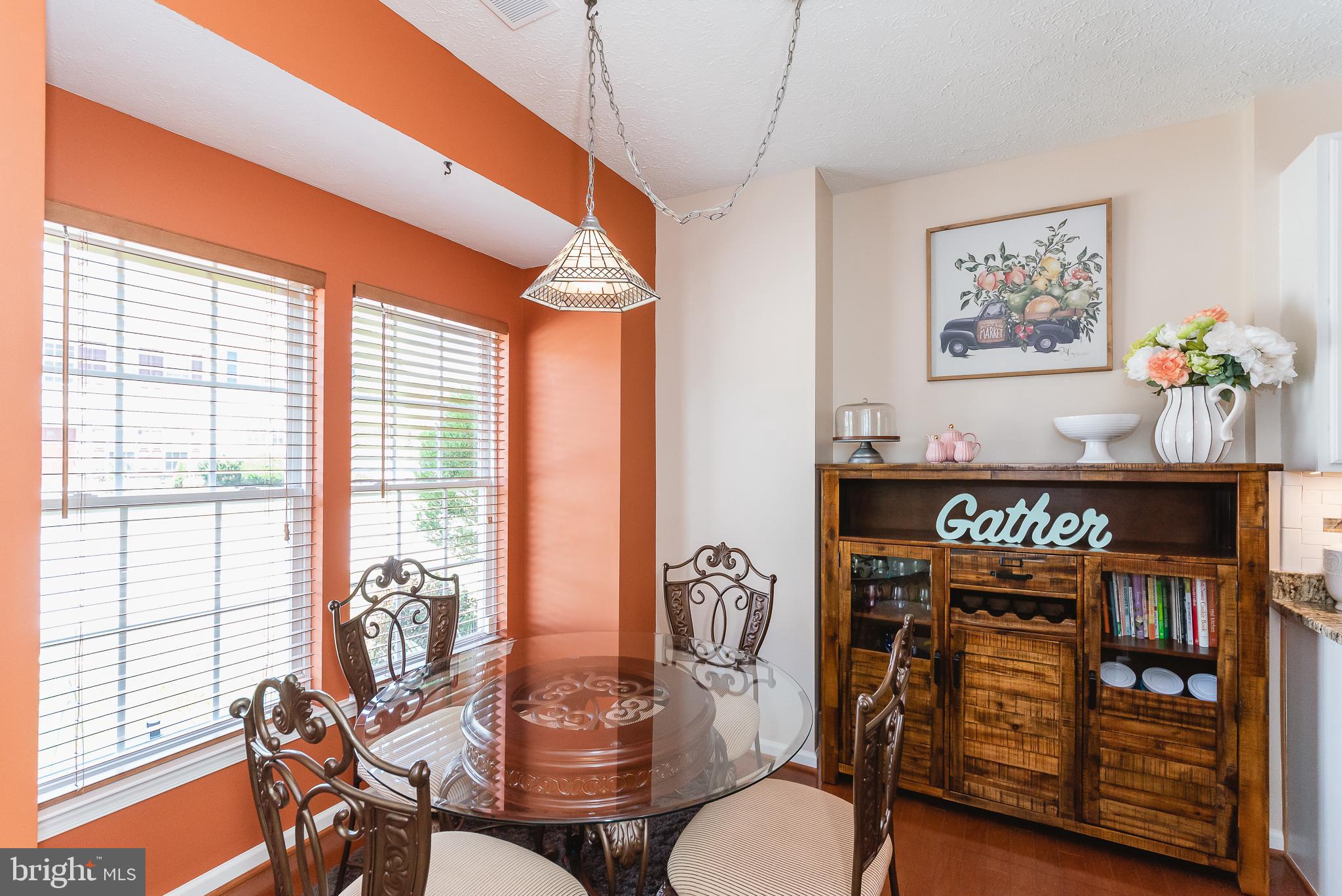 HOLLY WOODS - Residential