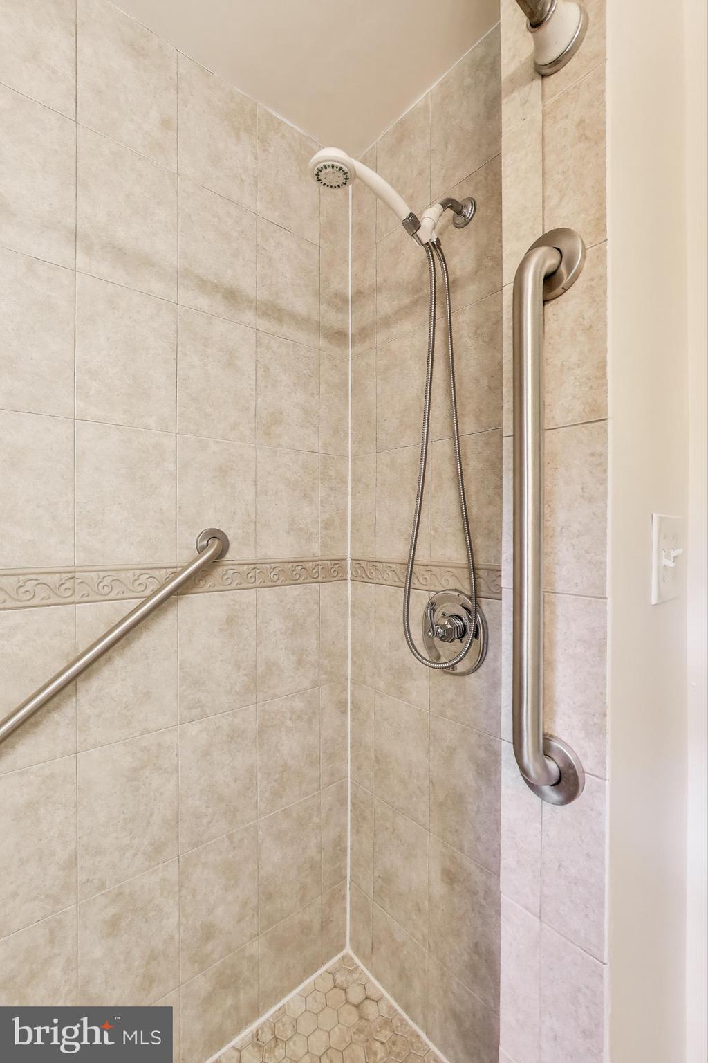 KENSINGTON HEIGHTS - Residential Lease