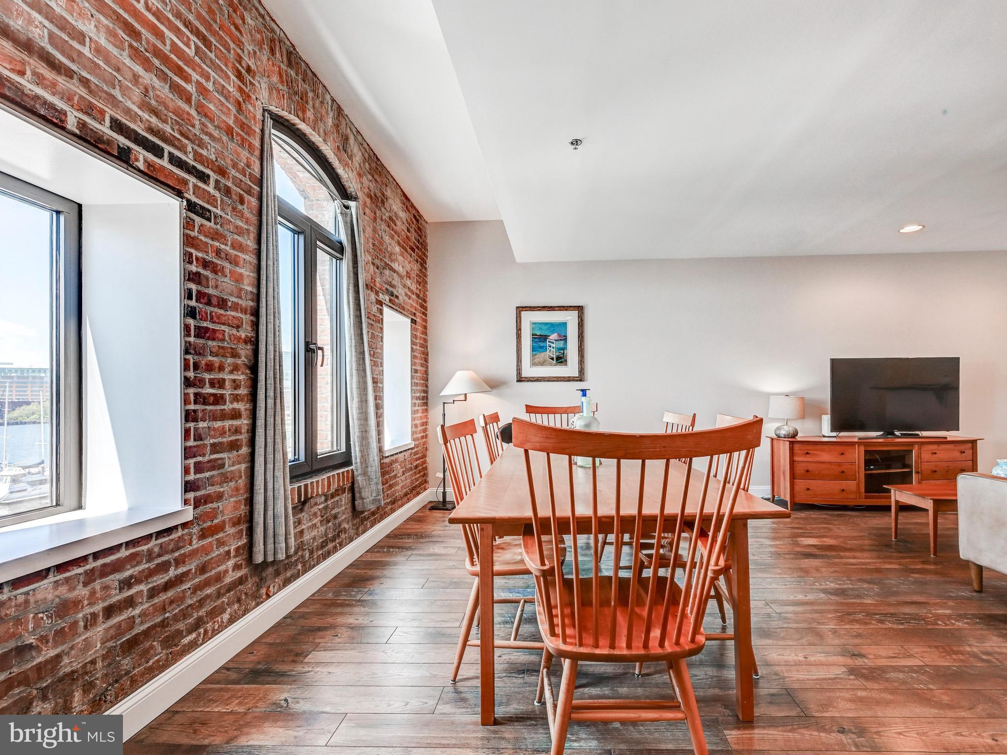 HENDERSON'S WHARF - Residential