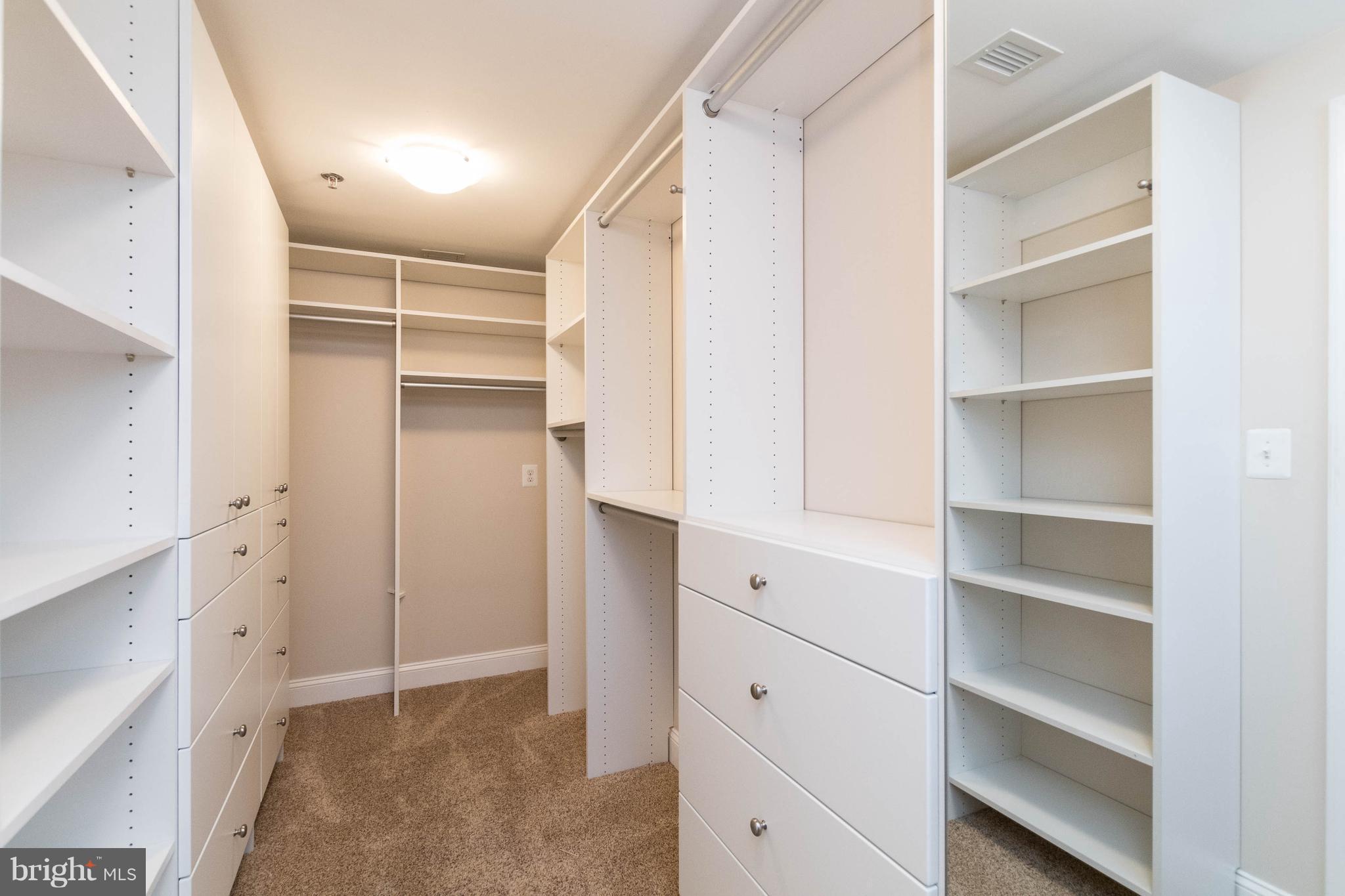 HENDERSON'S WHARF - Residential