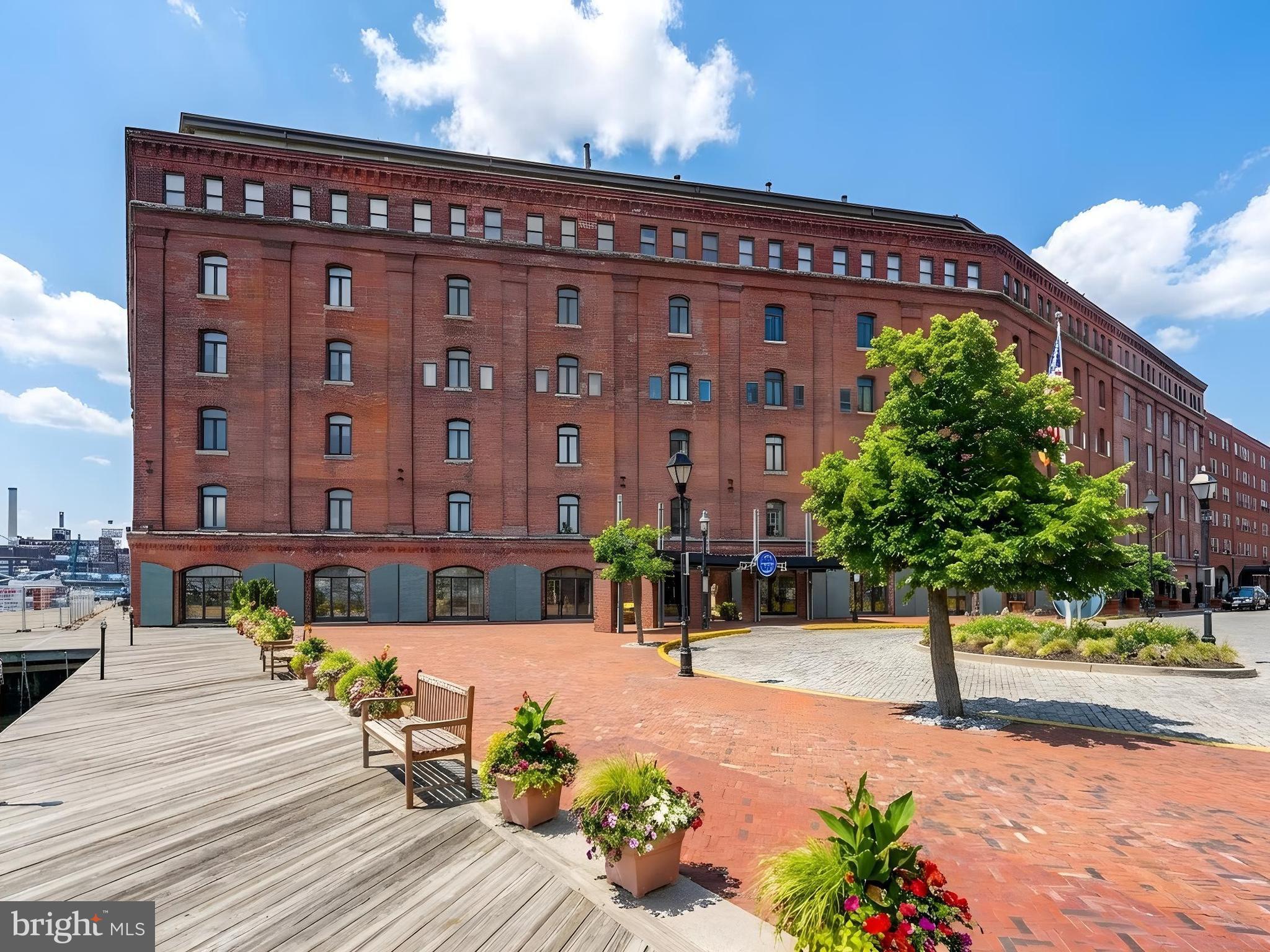 HENDERSON'S WHARF - Residential