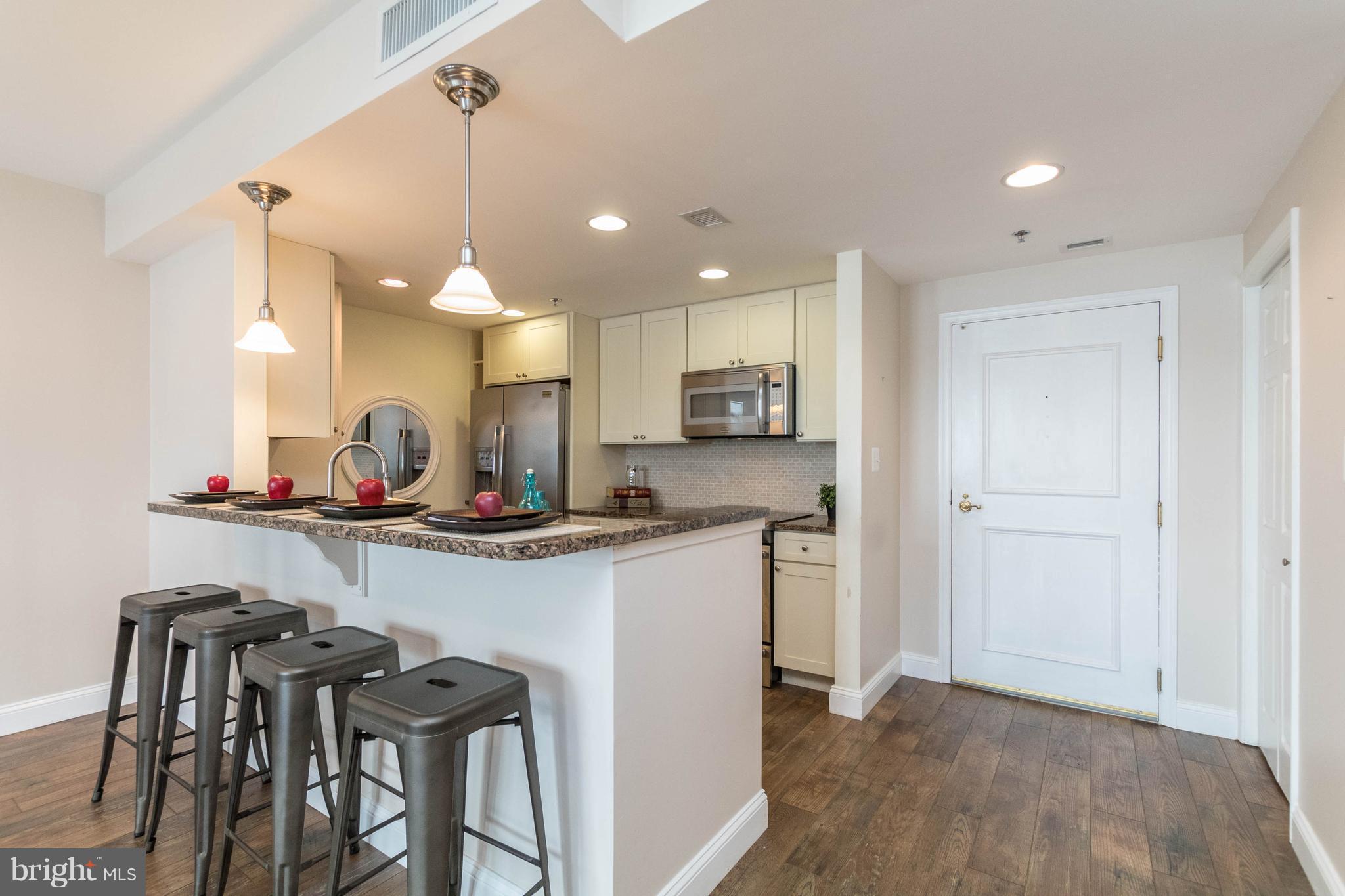 HENDERSON'S WHARF - Residential