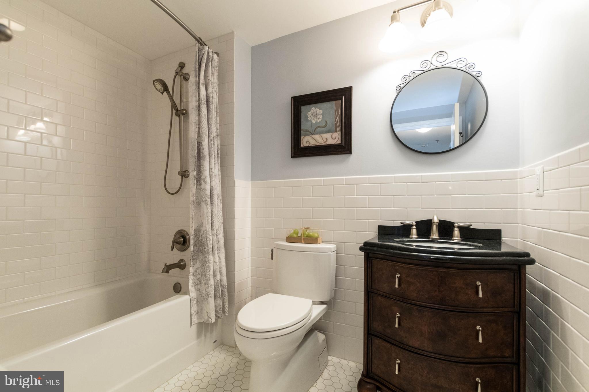 HENDERSON'S WHARF - Residential