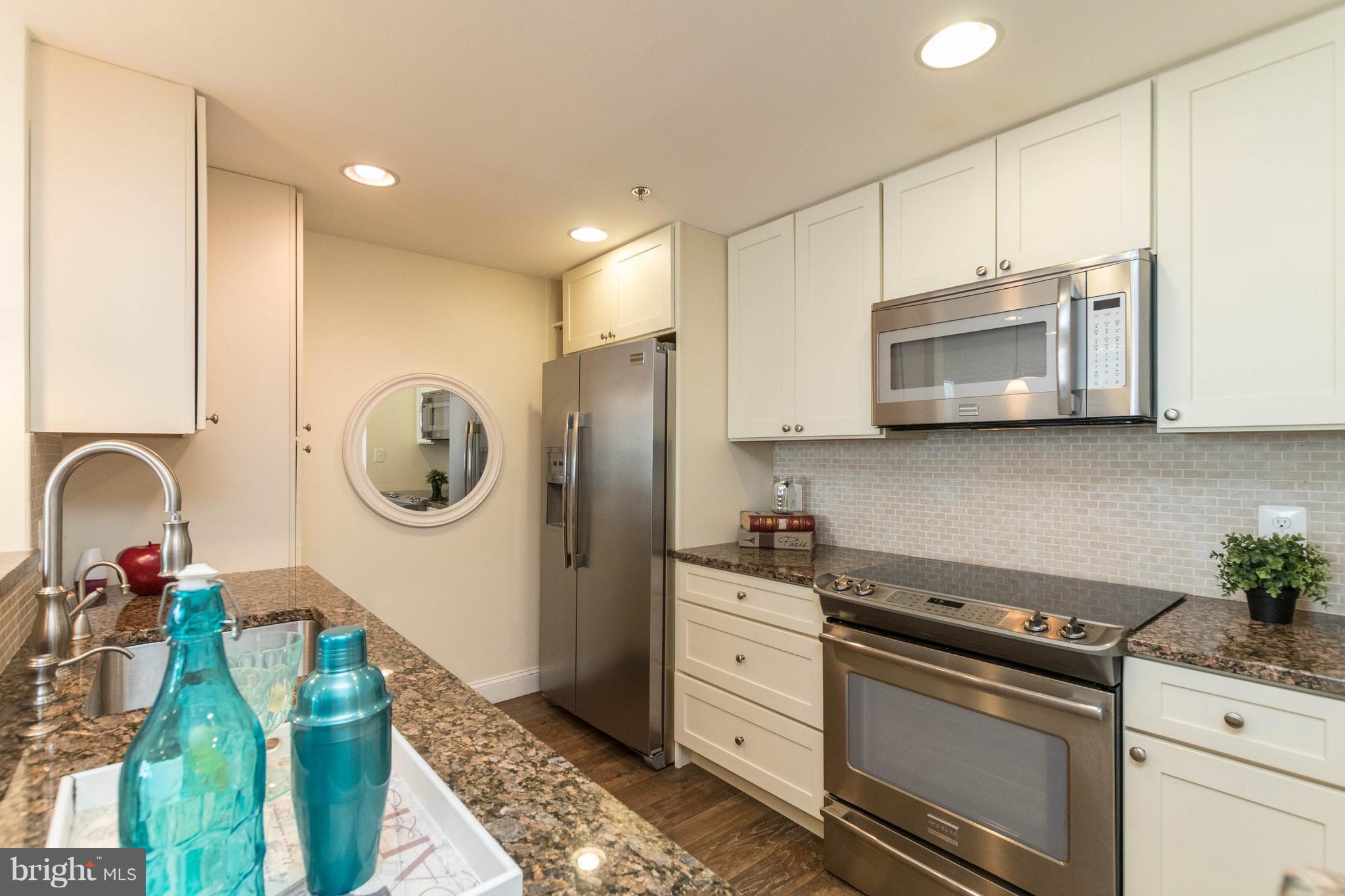 HENDERSON'S WHARF - Residential