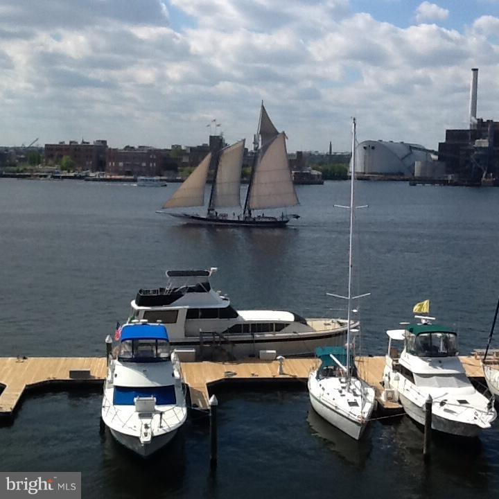 HENDERSON'S WHARF - Residential