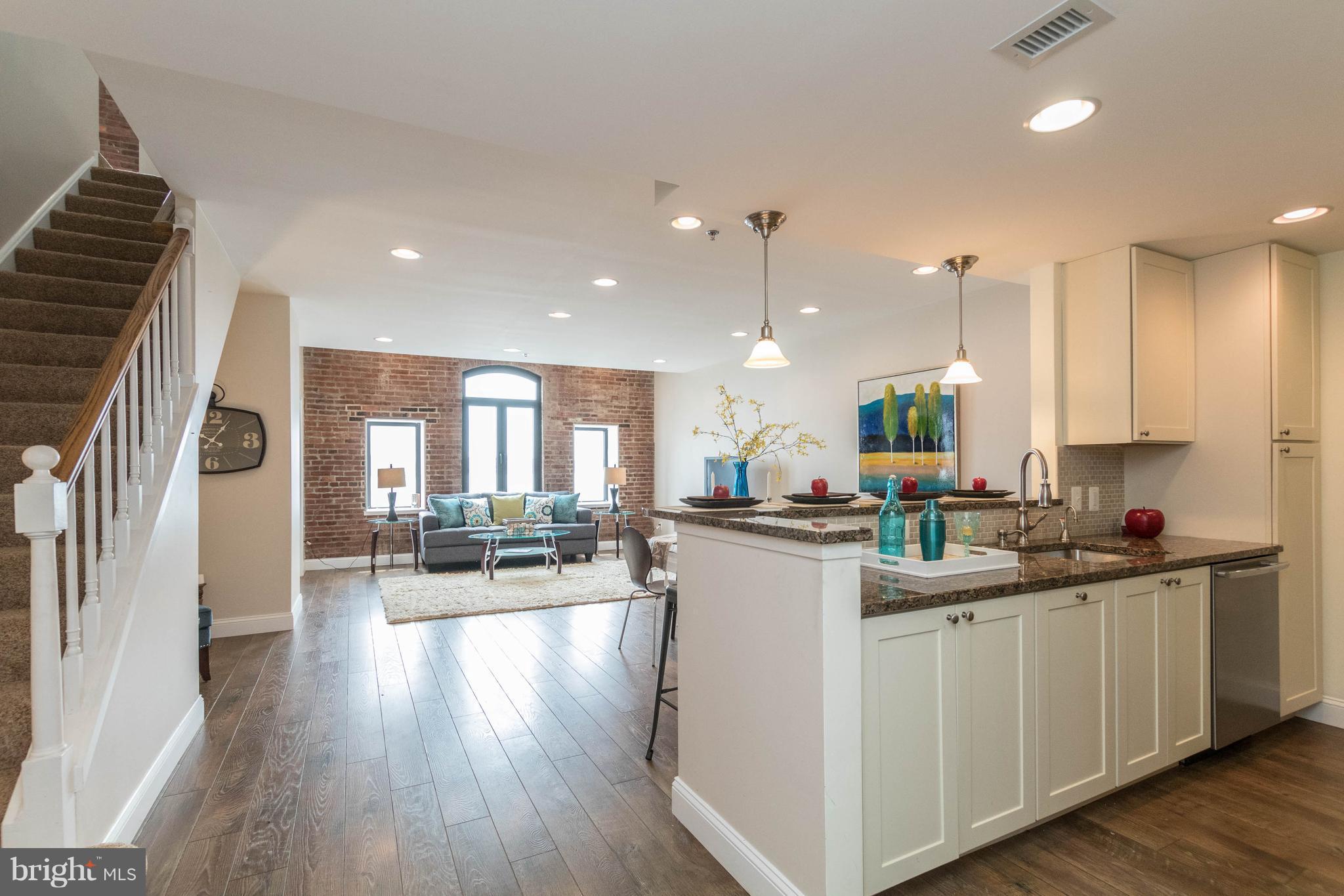 HENDERSON'S WHARF - Residential