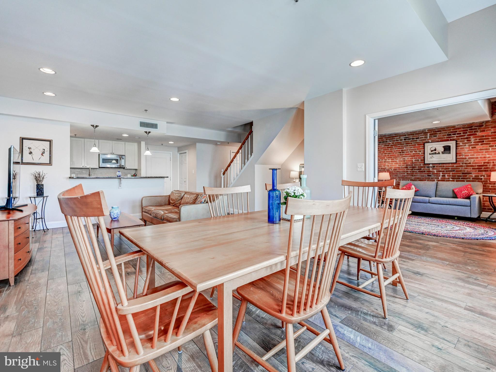 HENDERSON'S WHARF - Residential