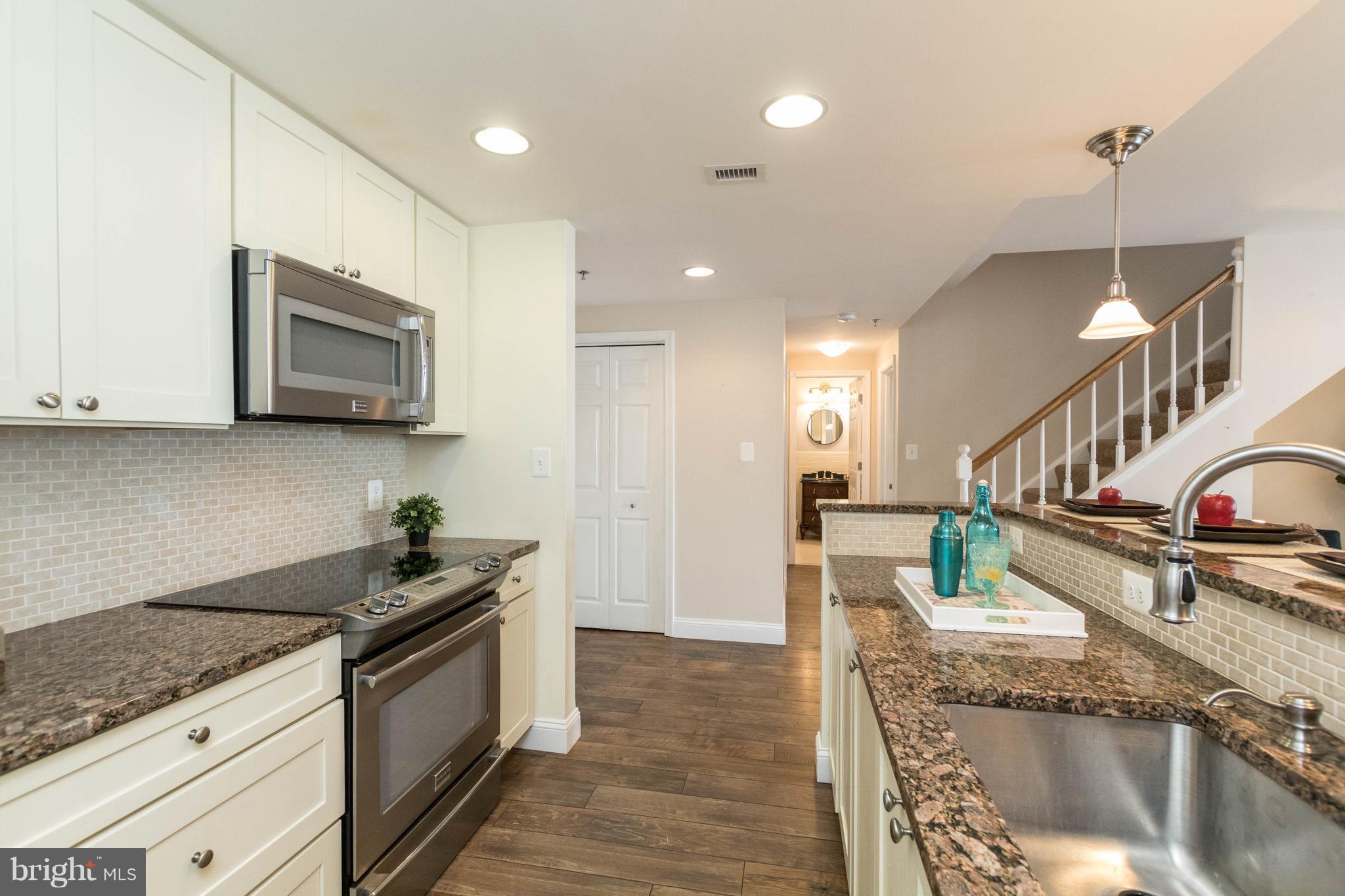 HENDERSON'S WHARF - Residential