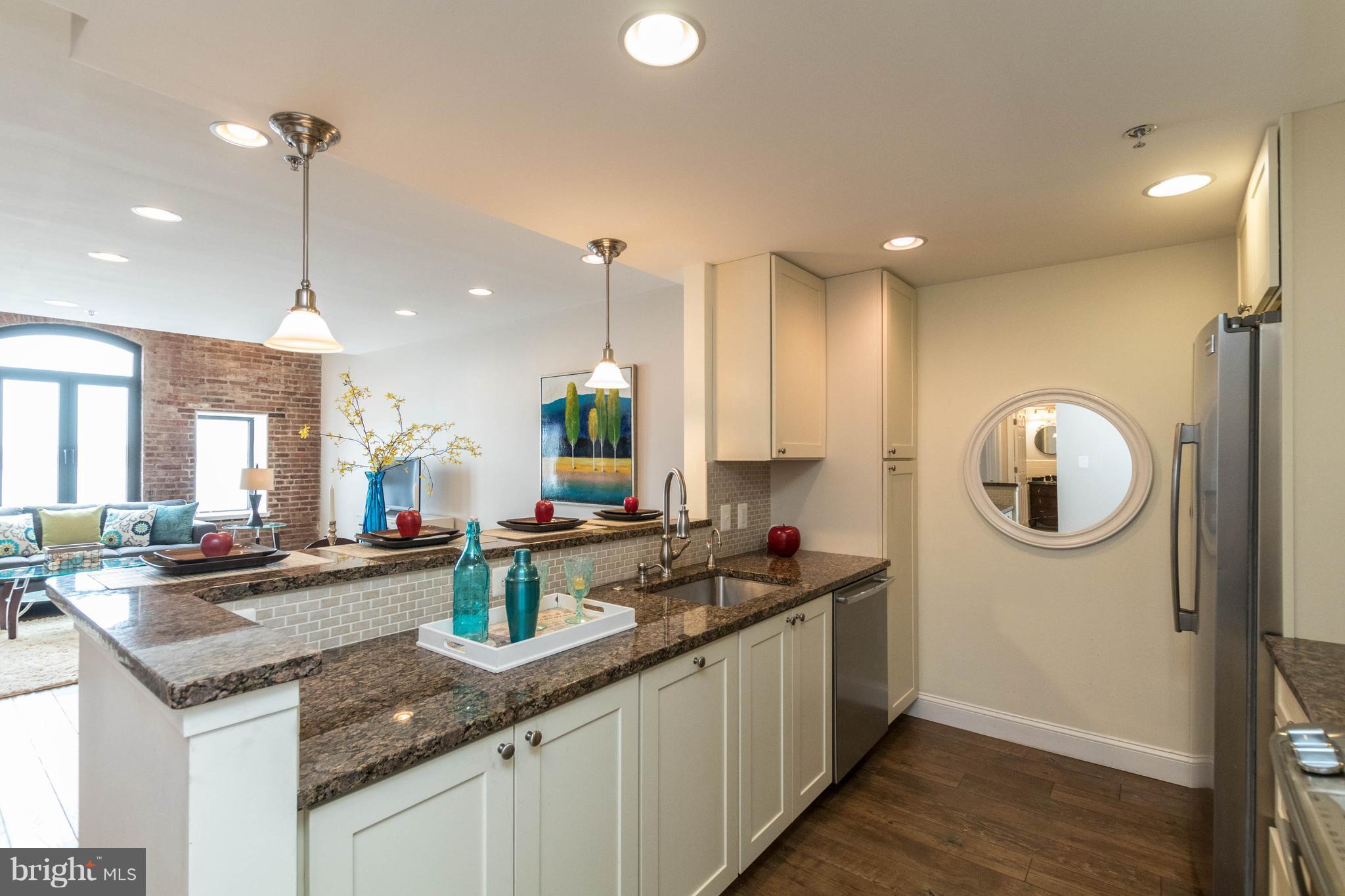 HENDERSON'S WHARF - Residential