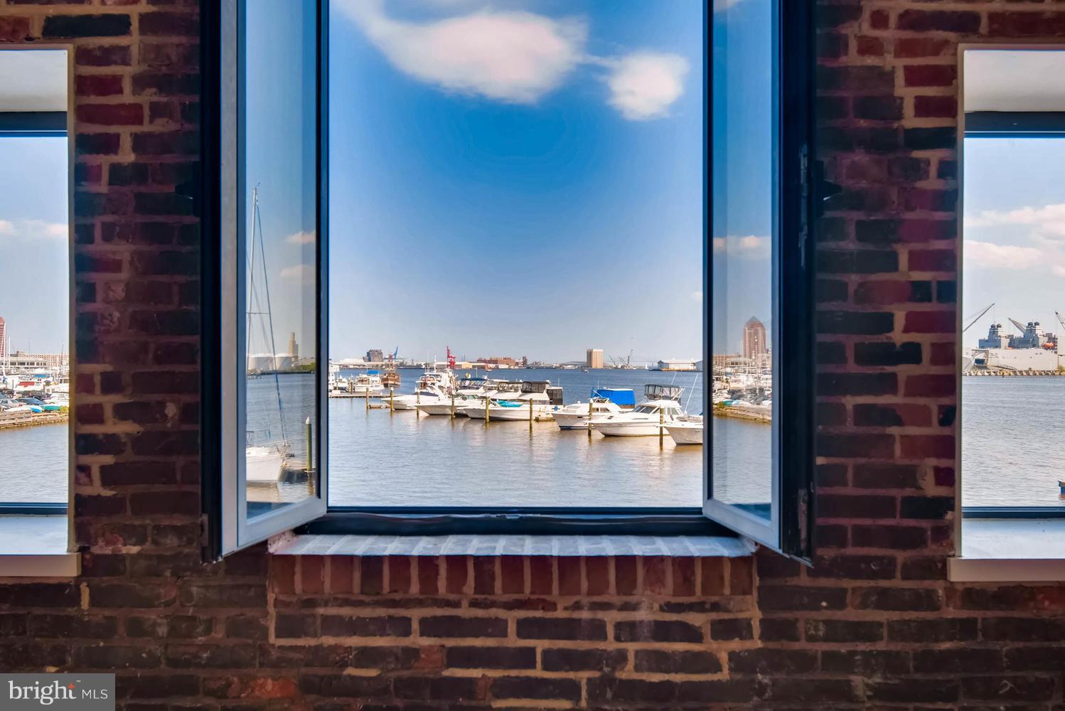 HENDERSON'S WHARF - Residential