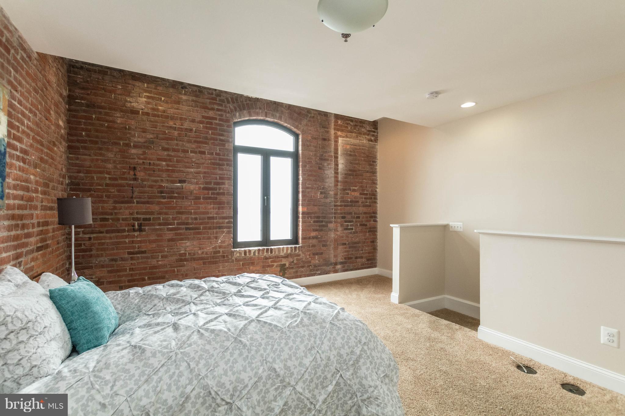 HENDERSON'S WHARF - Residential