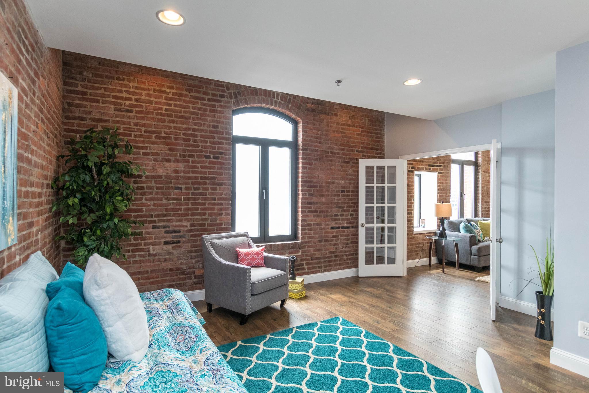 HENDERSON'S WHARF - Residential