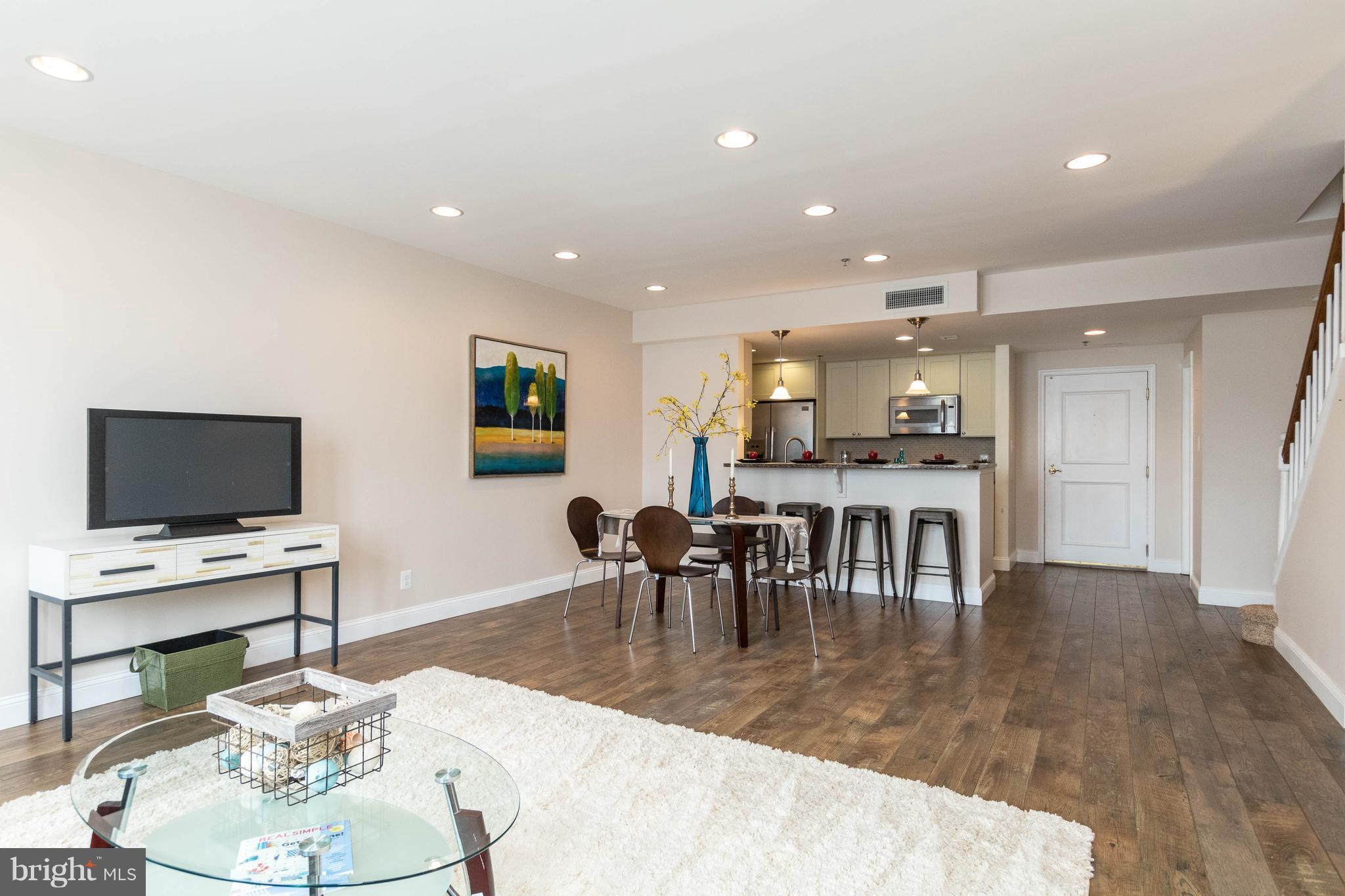 HENDERSON'S WHARF - Residential