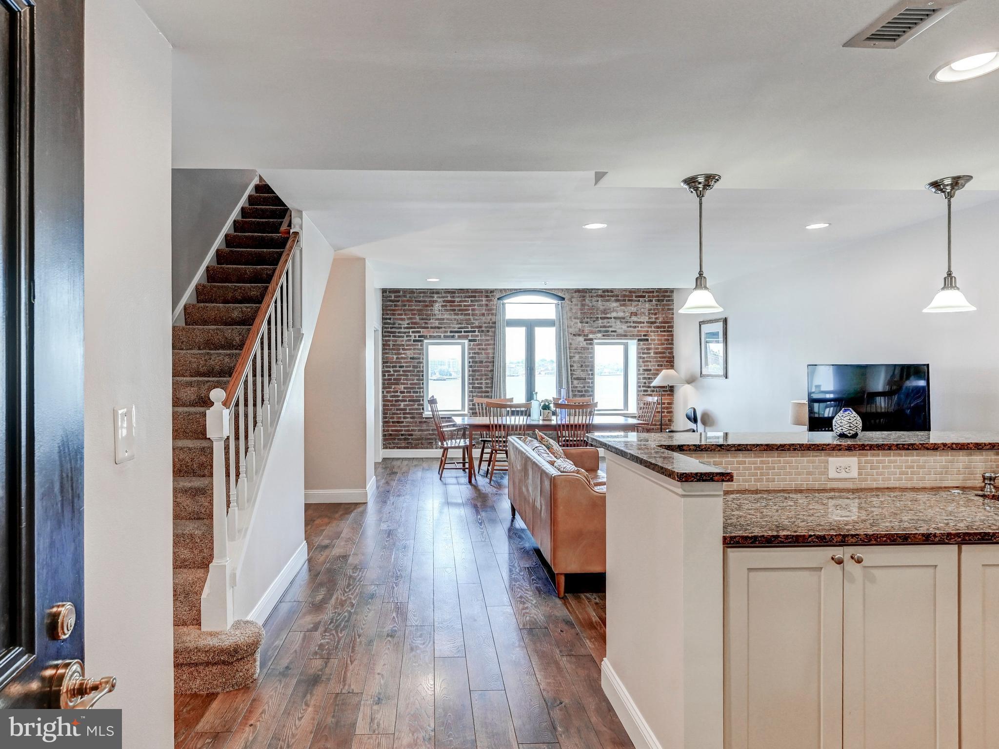 HENDERSON'S WHARF - Residential
