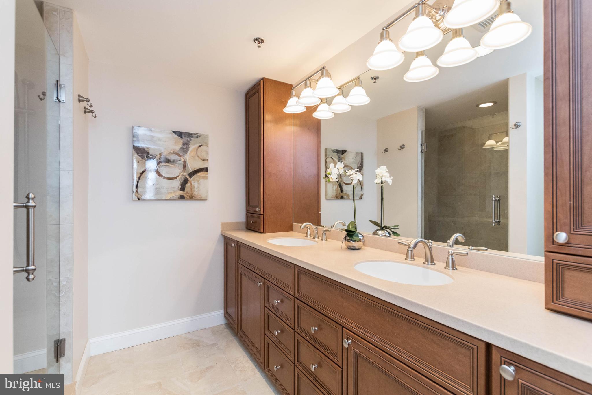 HENDERSON'S WHARF - Residential