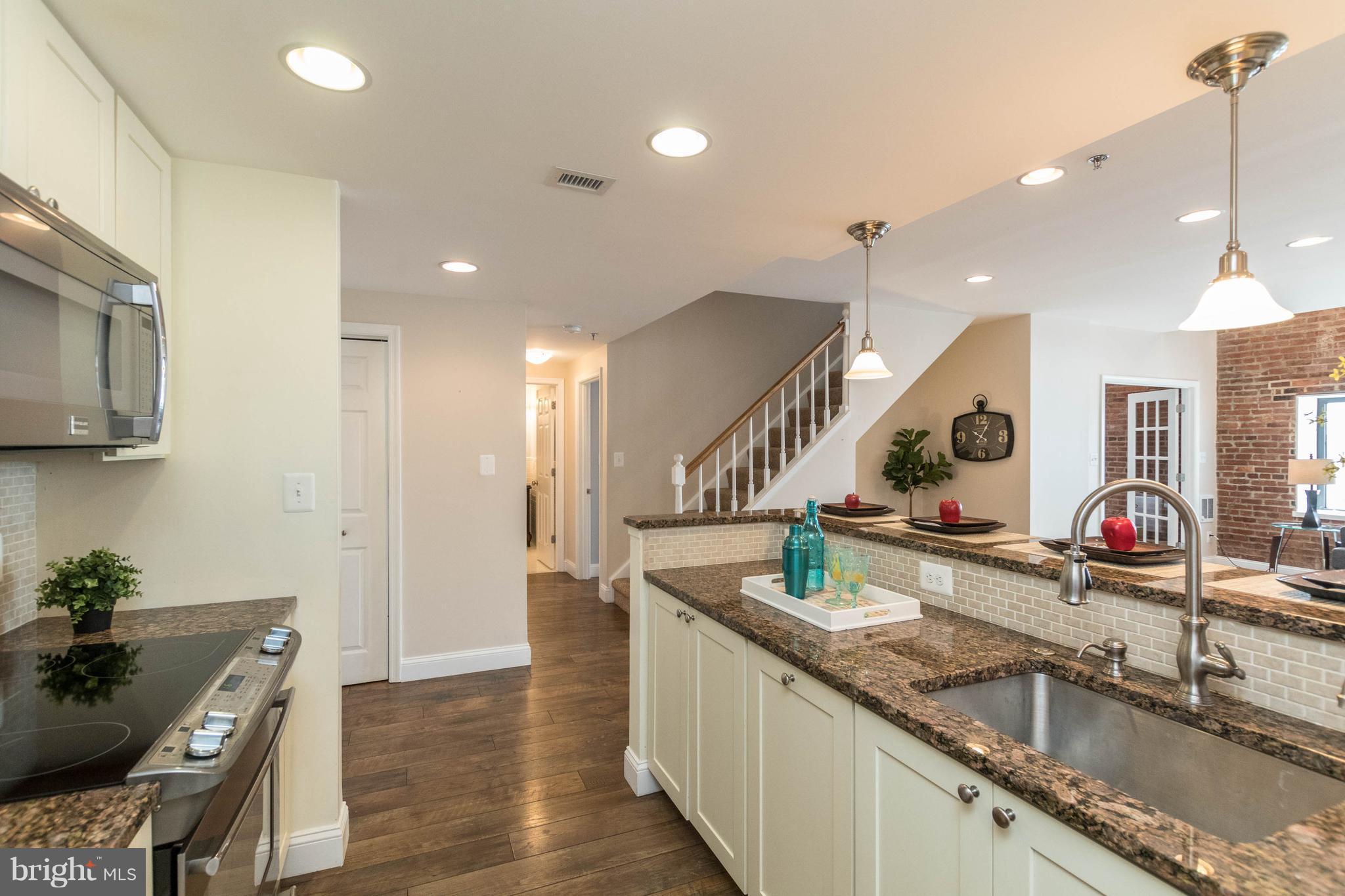 HENDERSON'S WHARF - Residential