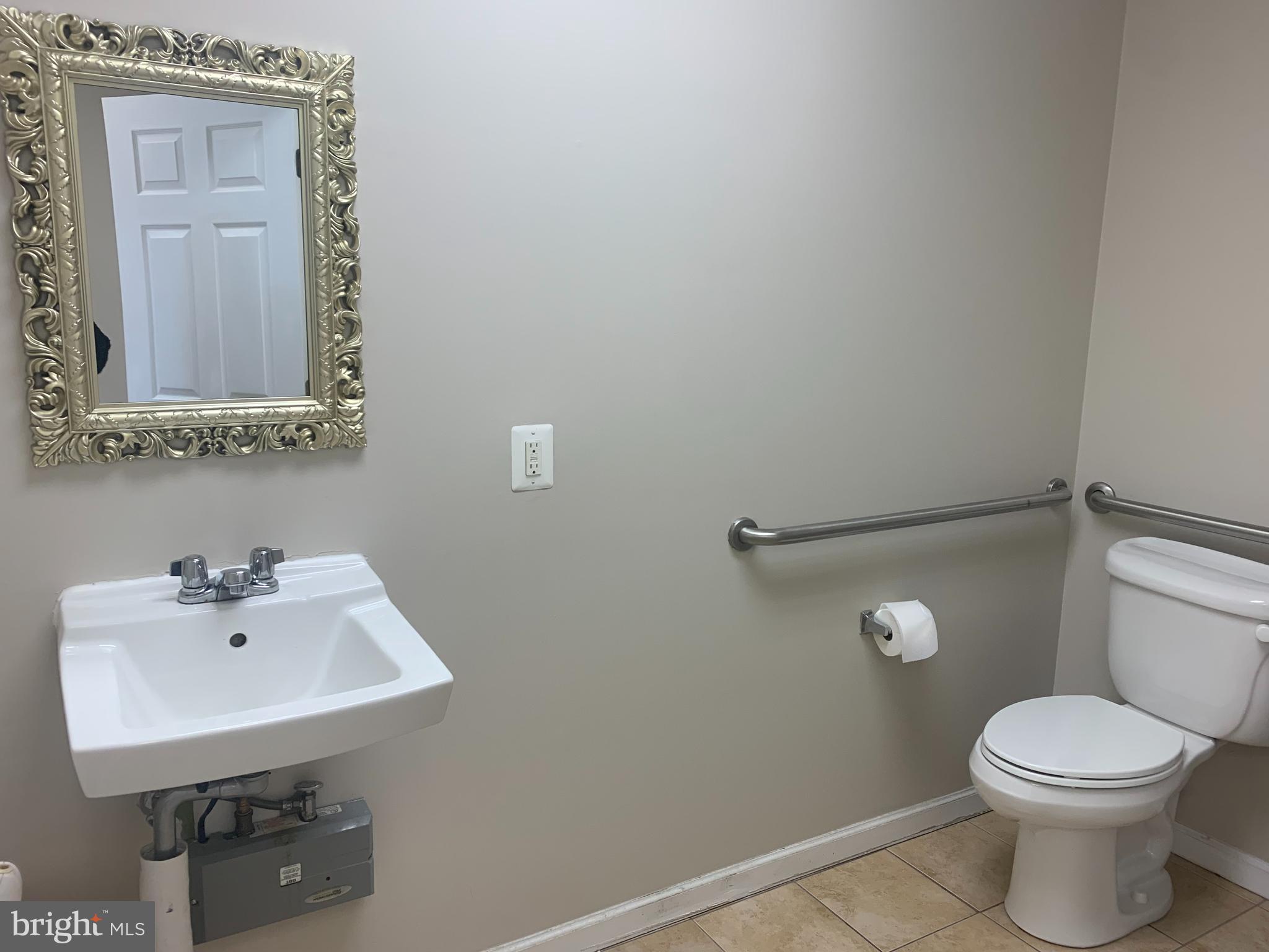 PW COUNTY CENTER LANDBAY - Commercial Lease