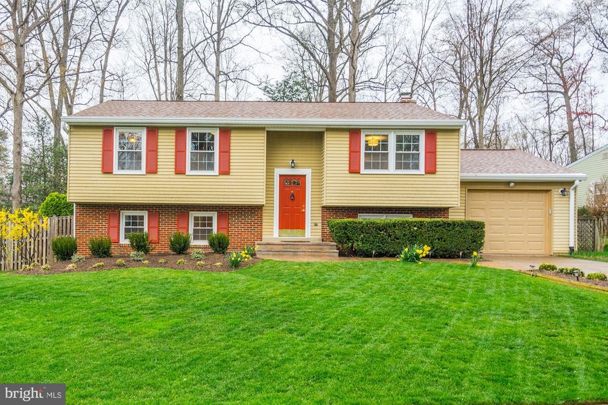 Charming, fully renovated, 5 bedroom single family home! This home features hardwood floors, a spacious updated kitchen with marble countertops, stainless steel appliances & updated flooring. Fresh paint throughout and new carpet.  The second level features three large bedrooms and a renovated jack and Jill bathroom. The lower level walkout has two additional bedrooms and bathroom. Spacious patio.  Amazing location in Fairfax nearby lots of shops and restaurants. Only a few minutes away from Old Town Fairfax. Situated just off of Braddock close to I-495 allowing for an easy commute to Tysons, The Pentagon and DC.