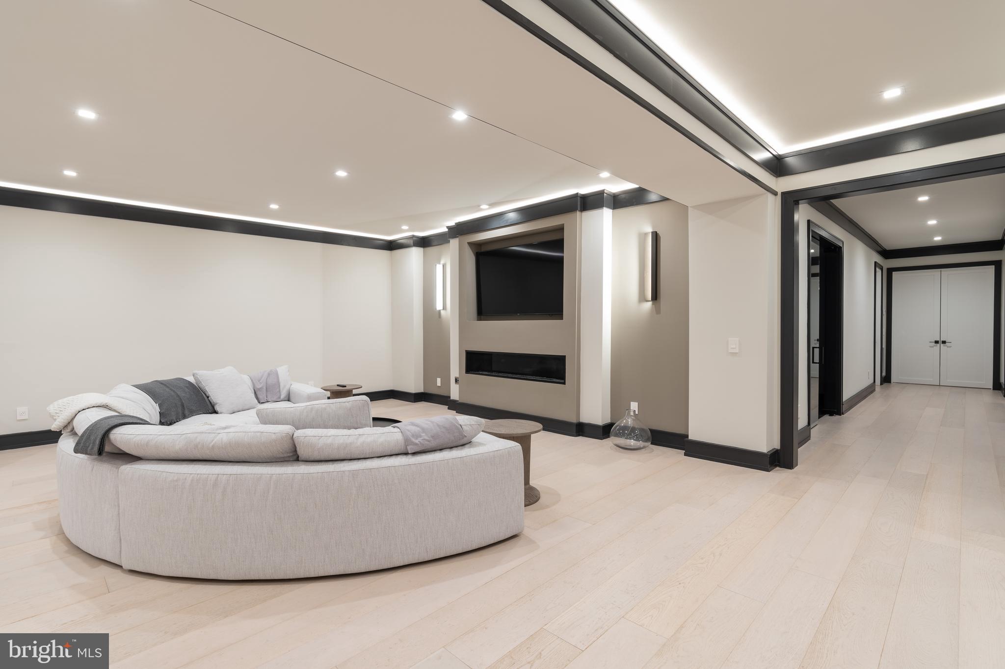 LANGLEY HILL - Residential